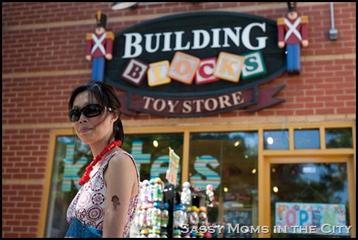 kat and the toy store