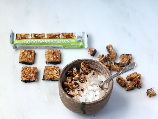 Making breakfast a little more exciting with oatmeal banana smoothie bowls paired with goodnessknows snack squares! 
