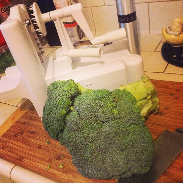 garlic broccoli noodles with shiitake mushrooms 