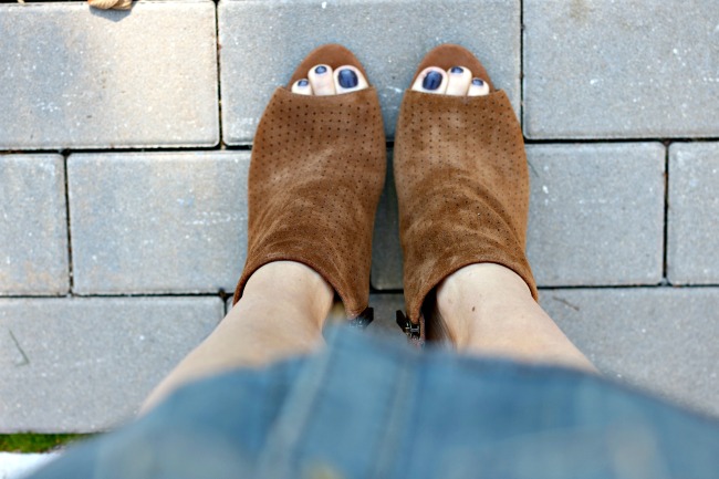 Find the latest Fall Shoe Trends at DSW! Loving these Jessica Simpson Kymber Peep Toe Booties in Cognac. Pair with dresses, jeans and skirts. How much do you love this block heel suede bootie? via @SoChicLife